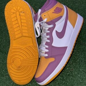 Air Jordan 1 “ Brotherhood” size 11 **WORN 1x**